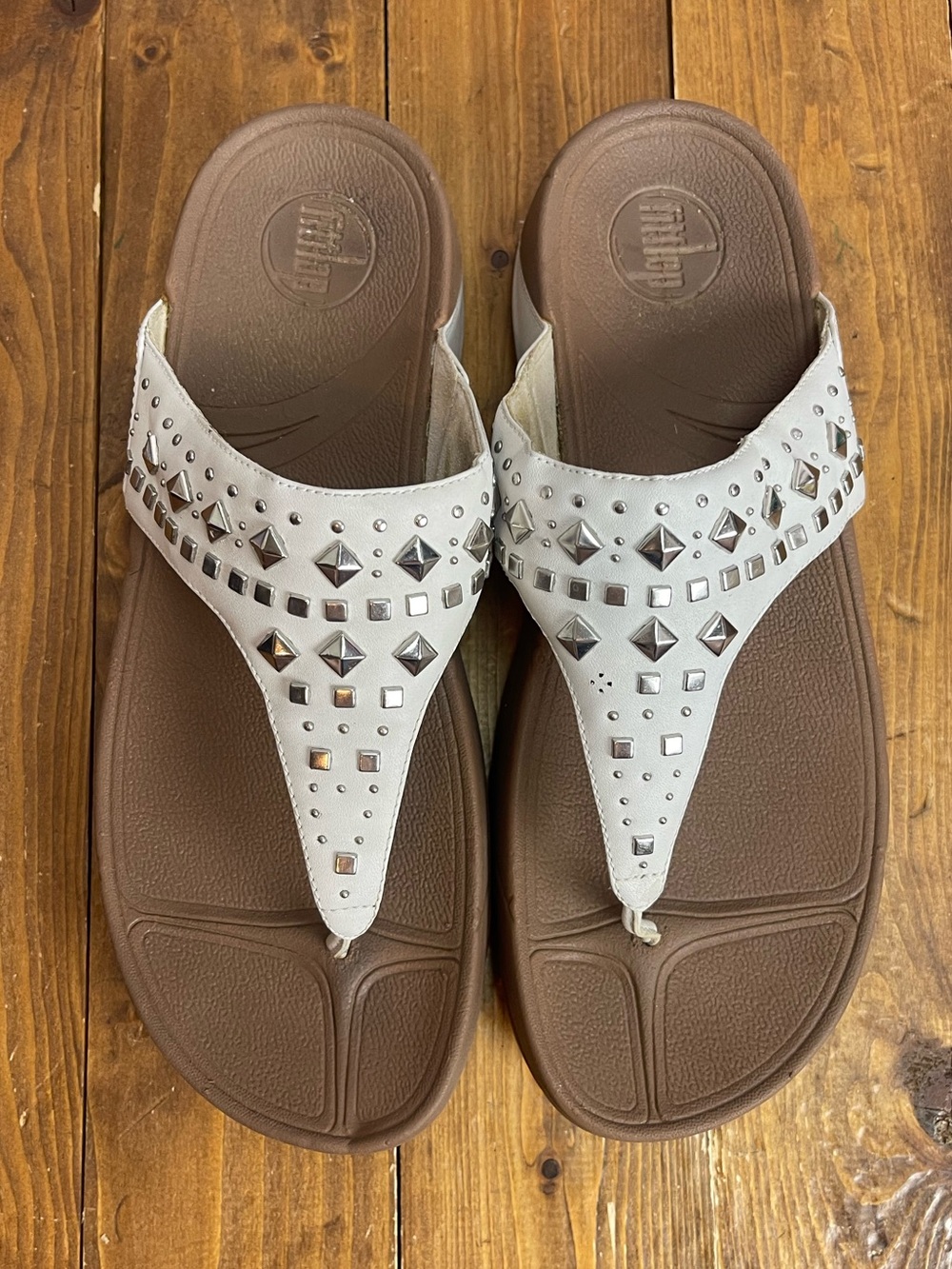 Fitflop sandals Womens size 10 white straps with studs